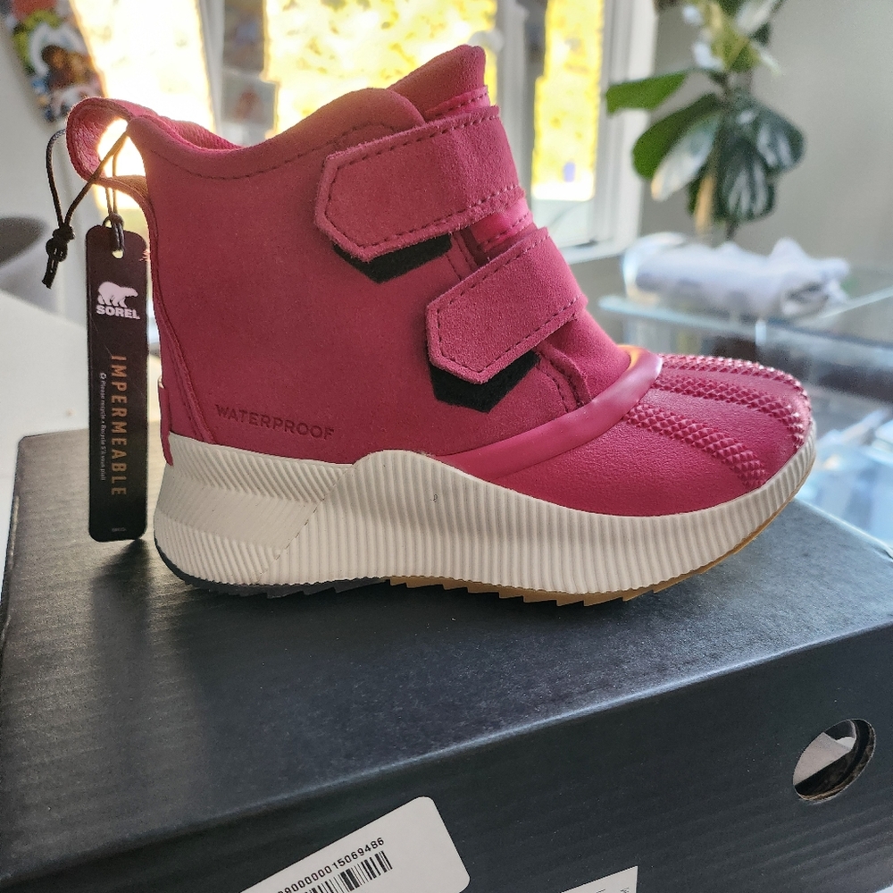 Sorel girls Out and About Classic WP boots NWT 10